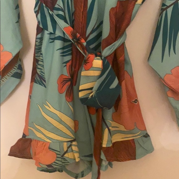 Beautiful Romper with bell Sleeves - Picture 2 of 4